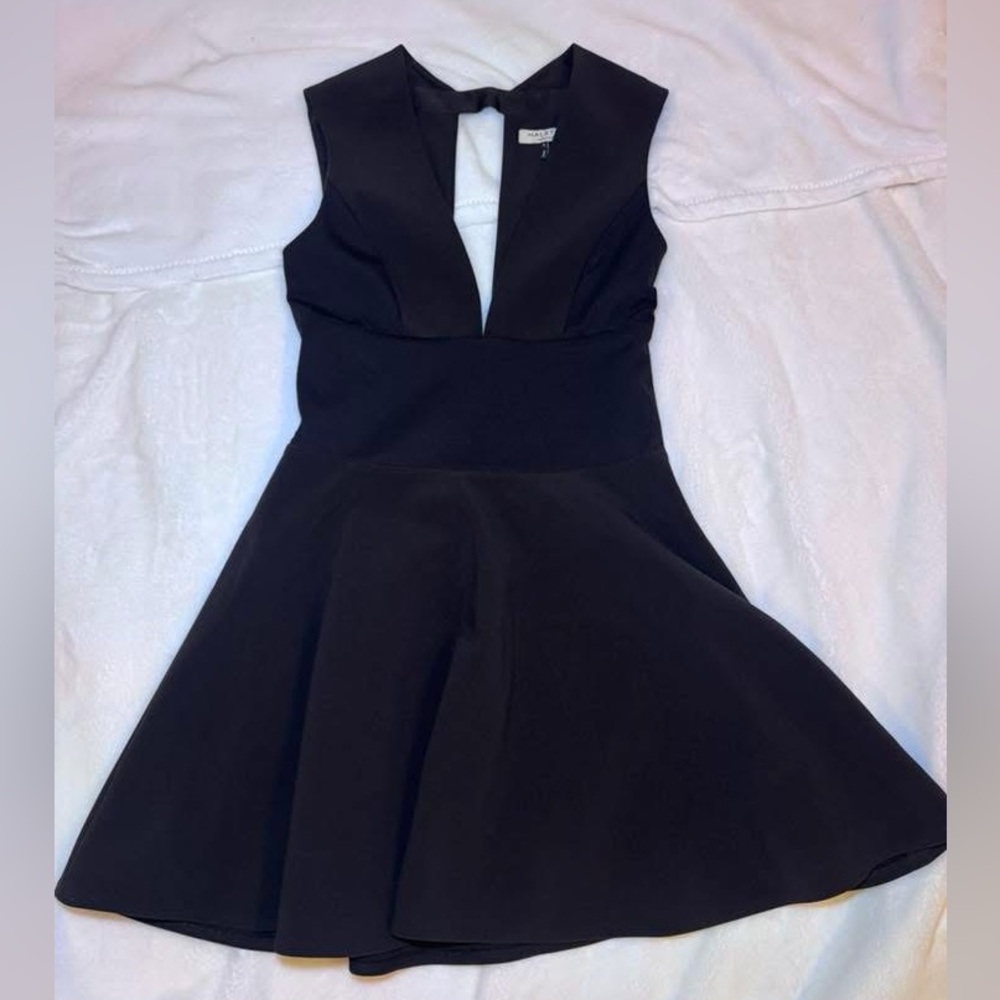 Halston Black Sleeveless Dress. Size 4